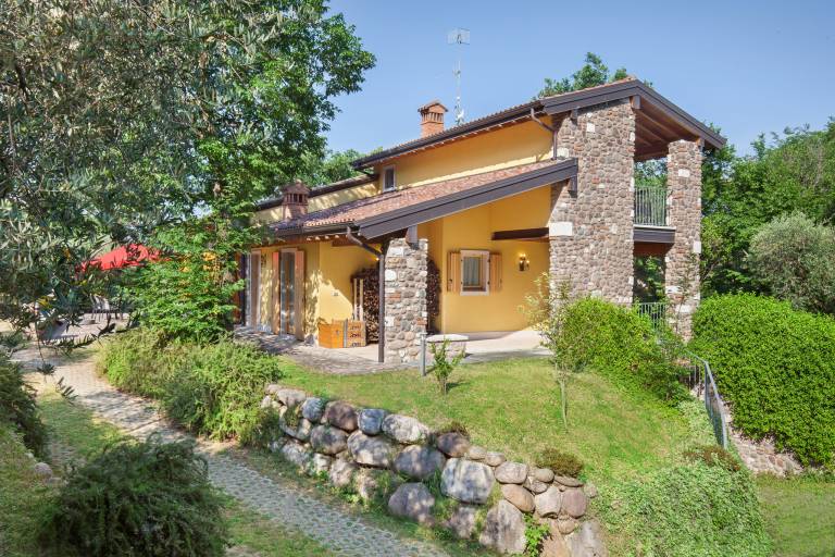 Fully equipped vacation home with garden, terrace & grill | Pets allowed — photo 3