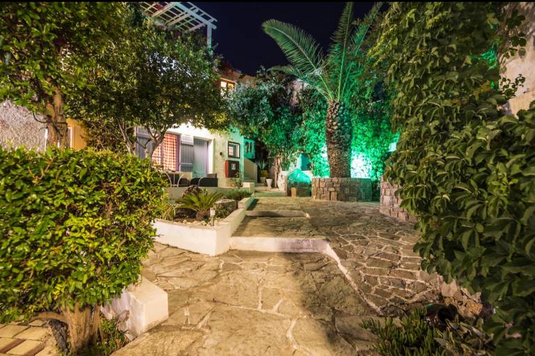 Apartment with garden, pool & patio | City view in Heraklion