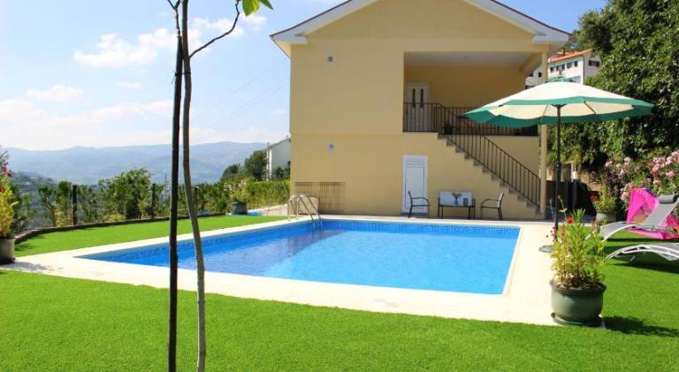 Peaceful villa in Sao Martinho de Mouros with private pool in Viseu