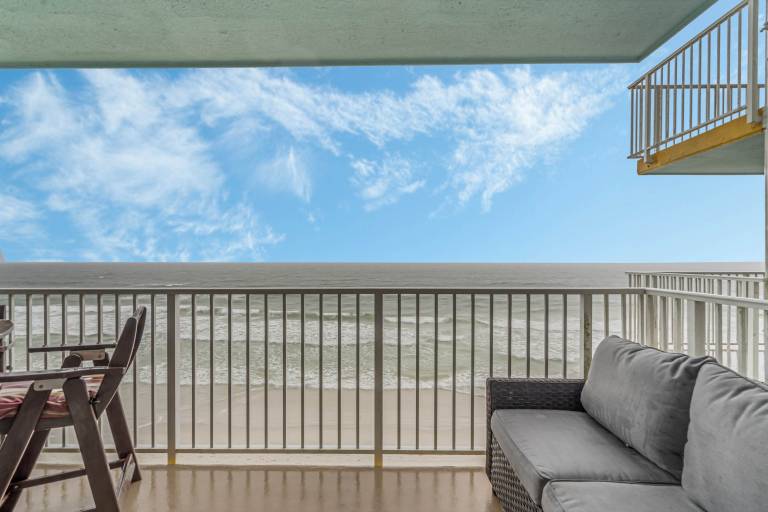 Smyrna Beach Club 413 Roomy Condo Delight
