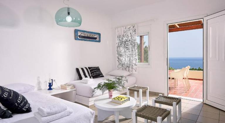 Serviced apartment with garden, pool & terrace — photo 2