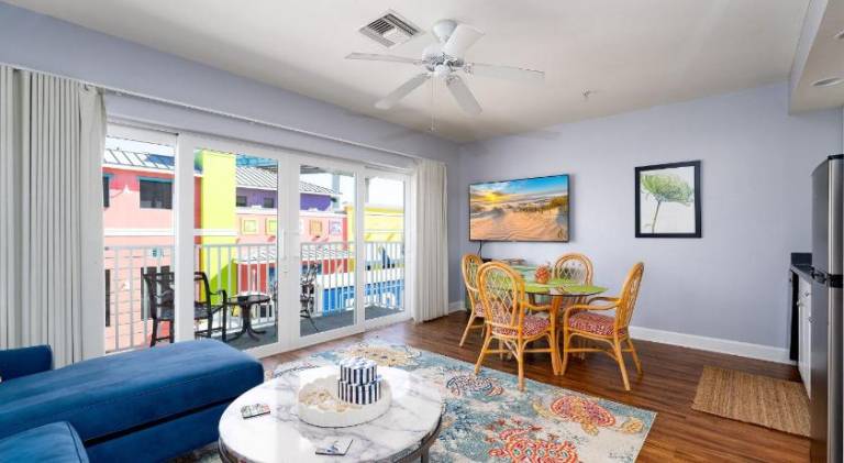 Beautiful serviced apartment with barbecue, terrace & pool | Next to the beach | Pets are welcome in Fort Myers Beach, FL
