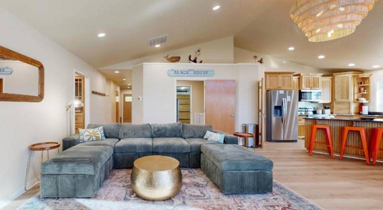 Vacation home with hot tub — photo 3