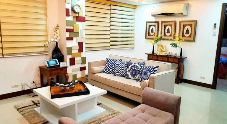 Serviced apartment with terrace & pool in Makati