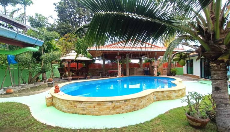 Vacation home with BBQ, private pool & patio in Rayong