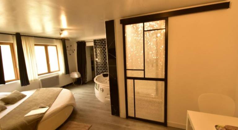 Rental apartment with jacuzzi — photo 4