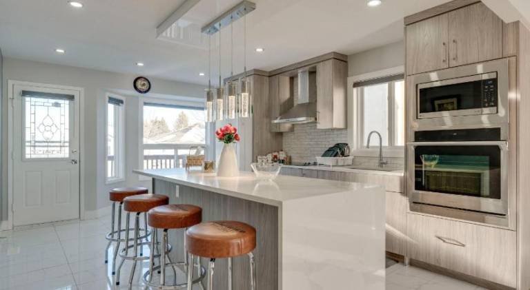 Rare Find fully renovated 6 bedroom 3 bath and both levels in Calgary, AB