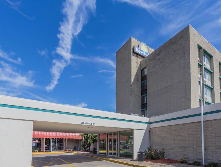 Days Hotel & Conference Center by Wyndham Danville in Vermilion, AB