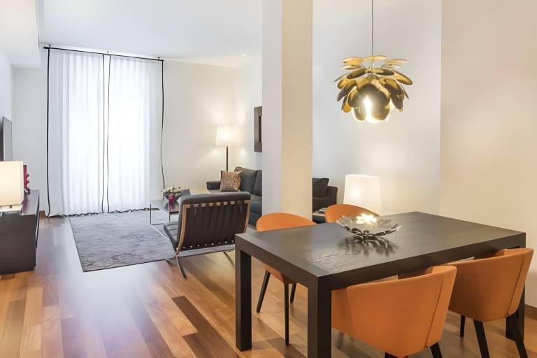Serviced apartment with jacuzzi, pool & sauna | Next to Casa Milà | Suitable for remote work — photo 4