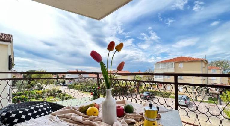 Rental apartment with terrace & yard — photo 4