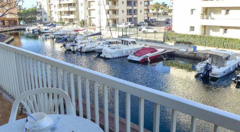 Holiday apartment with 1 room for 4 persons in Canet-en-Roussillon