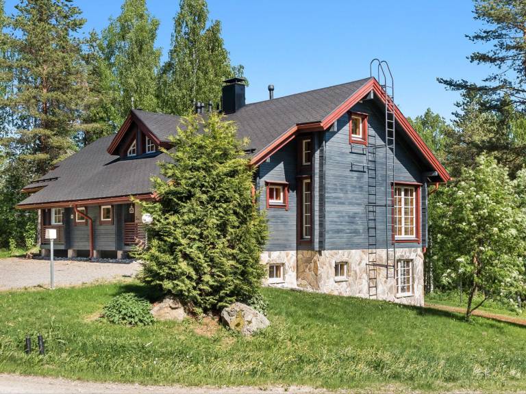 Vacation home with patio, barbeque & sauna | Nature view — photo 2