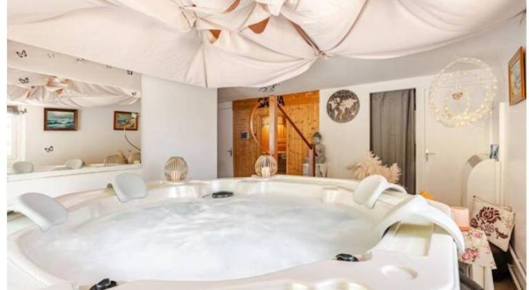 Chambre d'hote Rose avec petit dejeuner Sauna et Jacuzzi en option — photo 4