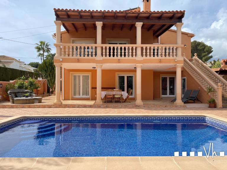 Villa with private pool, barbeque & yard — photo 4