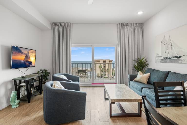 Children-friendly condo with hot tub & heated pool | Water view | Next to the beach | Pets are welcome in Treasure Island, FL