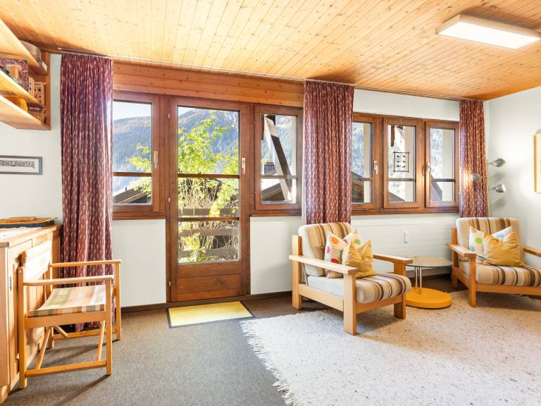 Child-friendly apartment with yard, patio & grill | Mountain view | Pets allowed — photo 3