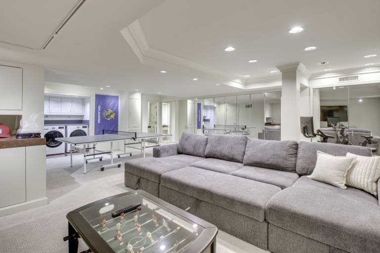 1 Mi to OU! Group Getaway w/ Game Room, Pool — photo 3