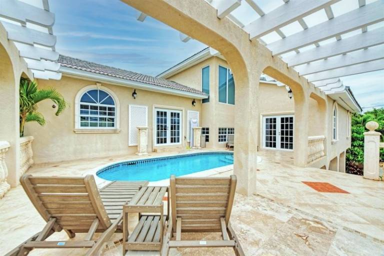 Reel Relaxin Luxury Waterfront Pool Home in Marathon, FL