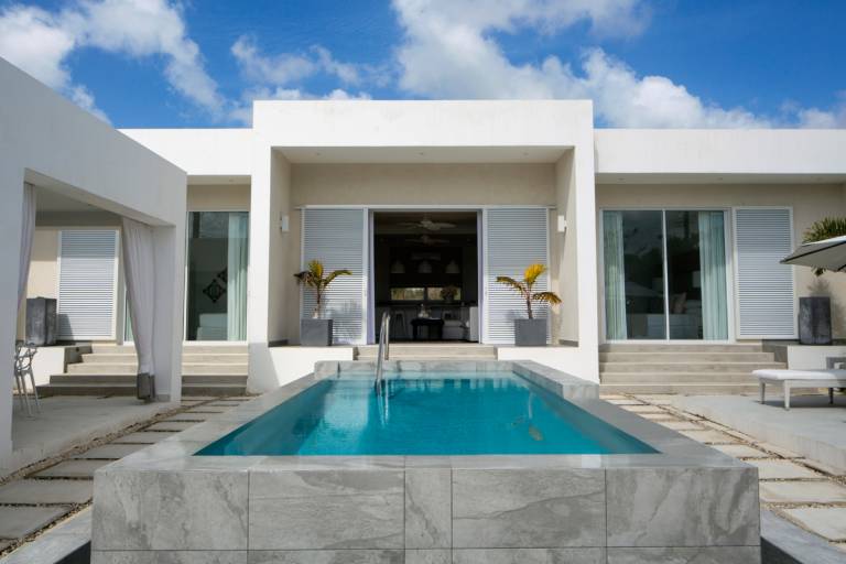 Tropical Oasis by Beach with Pool Footprints South