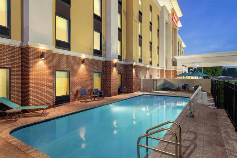 Hampton Inn and Suites by Hilton Tampa Busch Gardens Area — photo 2