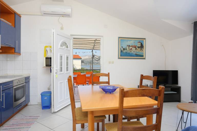 Two bedroom apartment with terrace and sea view Arbanija, Čiovo (A-4320-a) — photo 5