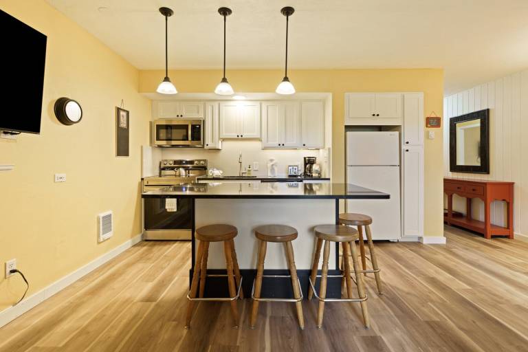 Condo with pool — photo 4