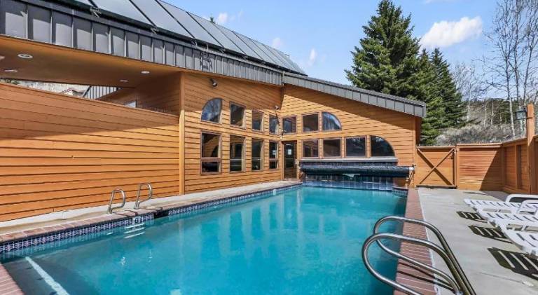 Apartment with jacuzzi & pool | Perfect for remote work | Pets allowed — photo 2