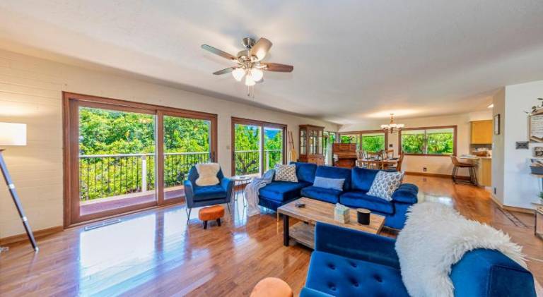 Beautiful house with hot tub | Pets are welcome — photo 3