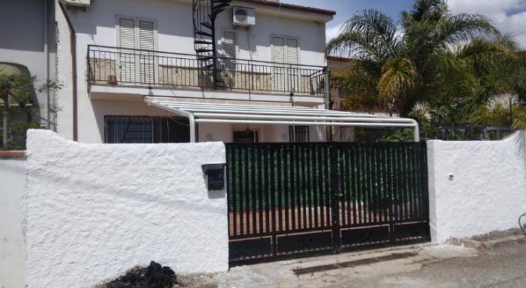 Villa with terrace & BBQ in Reggio Calabria