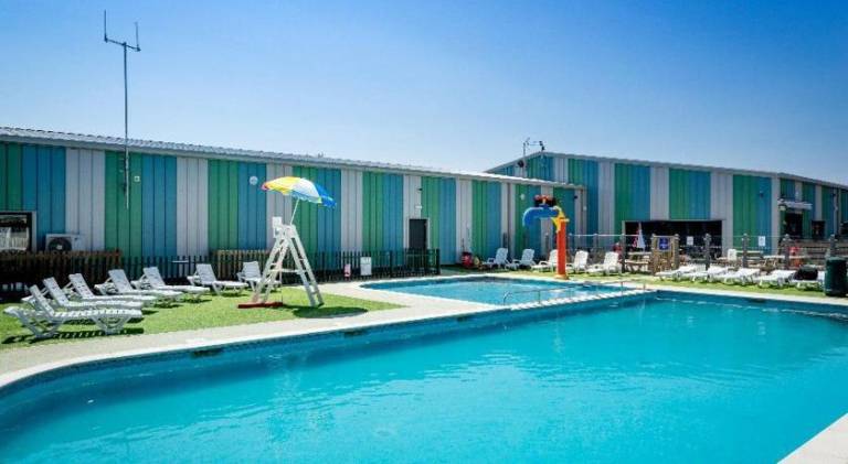Bright Family Caravan with Deck & BBQ at Seawick Holiday Park, Clacton — photo 3