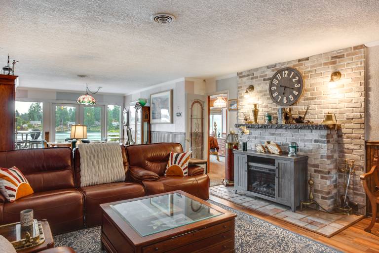 Tacoma Home on Steilacoom Lake w/ Dock! — photo 3
