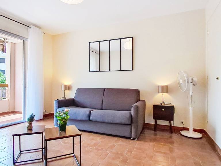 Apartment with terrace — photo 3