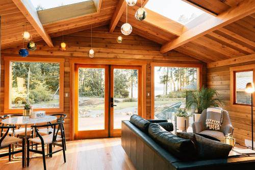 Resort Galiano Island