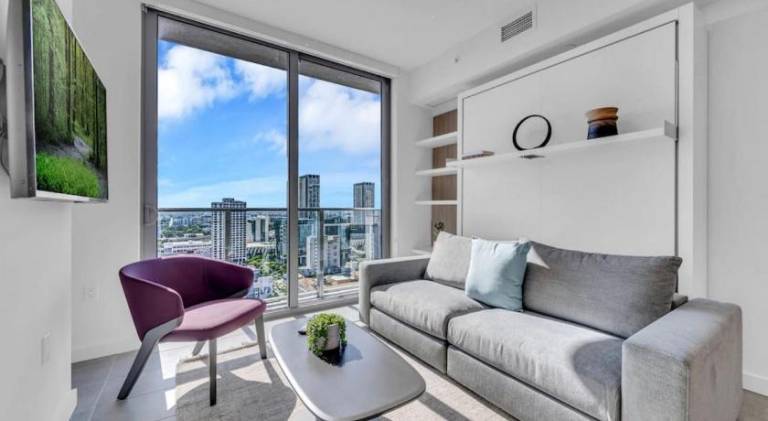House with jacuzzi & pool | Next to Bayside Marketplace | Perfect for remote work in Miami, FL