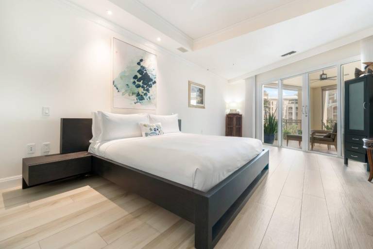 Luxury Three Bedroom Oasis — photo 4