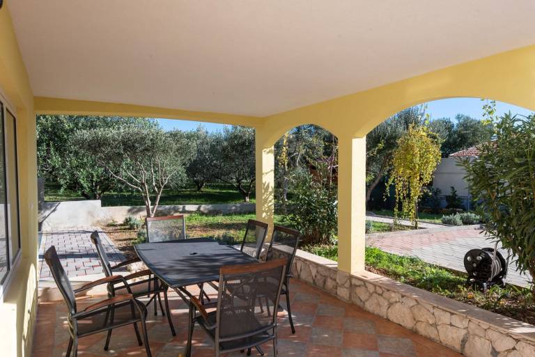 Holiday apartment with grill, terrace & yard | Mountain view — photo 4