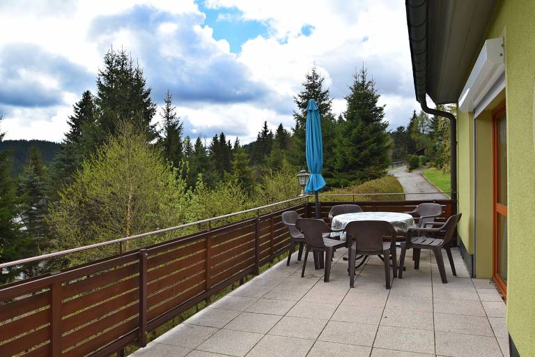 House with yard, grill & patio | Mountain view | Pets allowed — photo 5