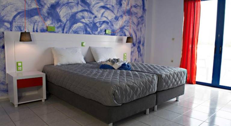 Beautiful serviced apartment with pool, terrace & garden | Pets are welcome — photo 2