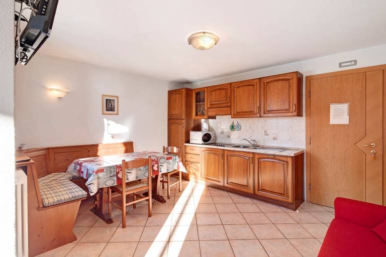 'Appartamento Vago' with Mountain View, Wi-Fi, Balcony & Garden — photo 4