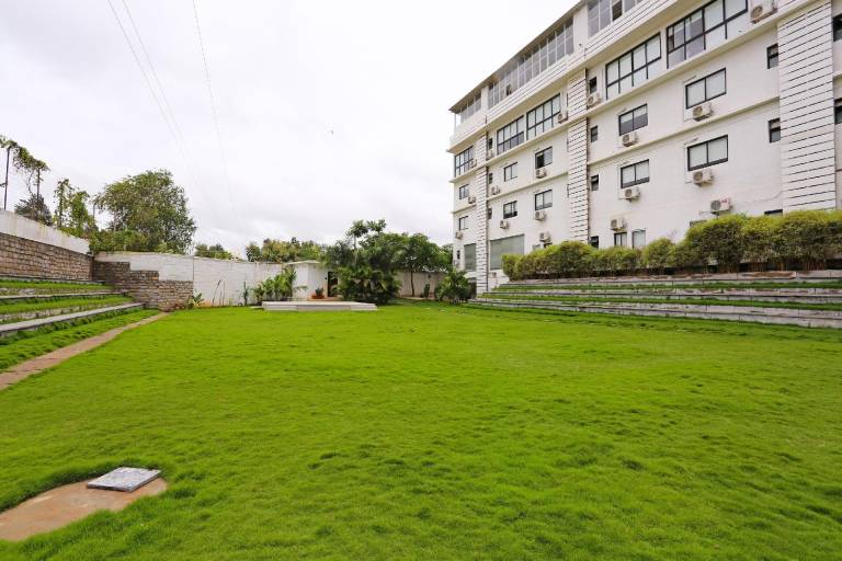 OYO The Oasis Hotel