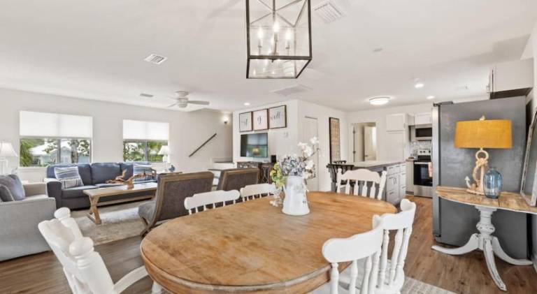 Vacation home with jacuzzi — photo 3