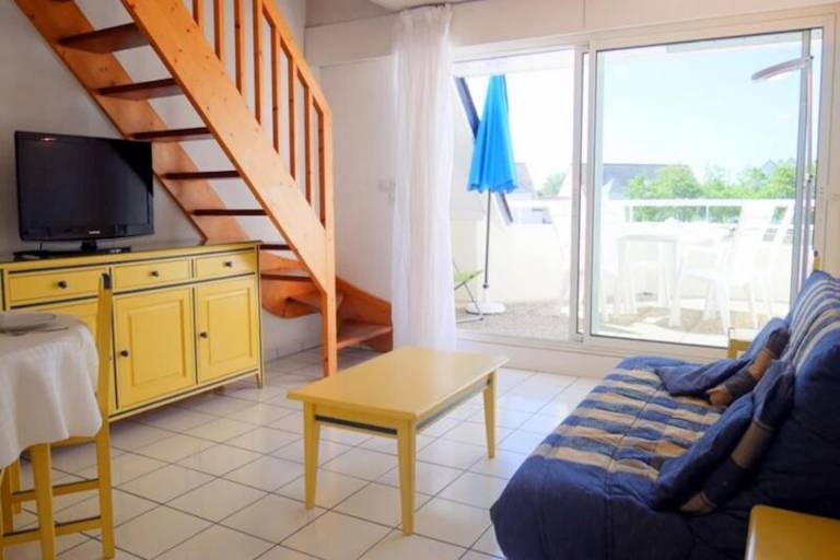 Holiday apartment with pool & yard — photo 2