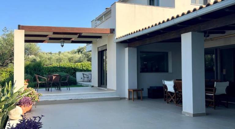 Villa with private pool, barbecue & garden — photo 5