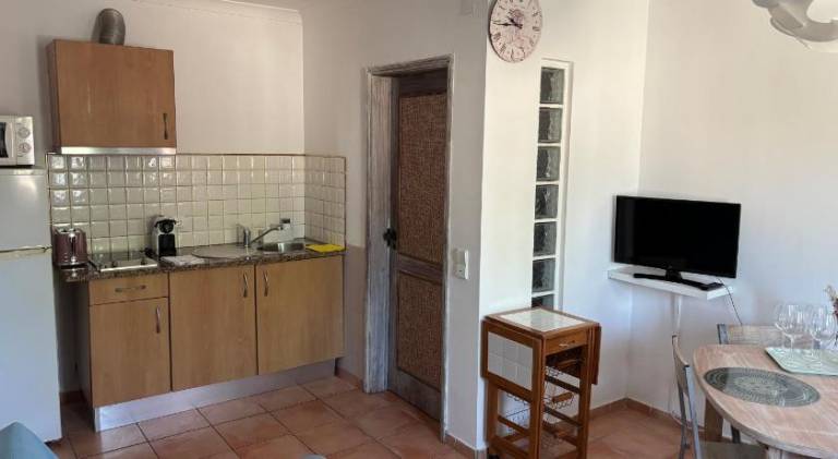 Beautiful rental apartment with barbecue, terrace & private pool | Suitable for remote work | Pets are welcome — photo 5
