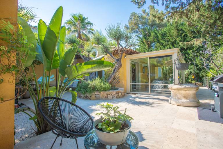 Villa 'Palmiers En Couleurs' with Mountain View, Private Pool, and Wi-Fi — photo 4