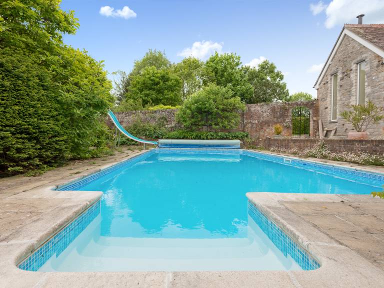 Child-friendly lovely cottage with pool, garden & BBQ | Pet-friendly — photo 2