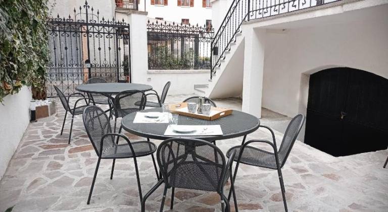 Pleasant holiday apartment with yard, pool & terrace | Pet-friendly — photo 5