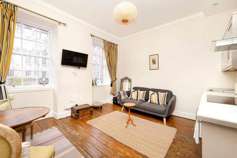 Apartment with yard | Near Edinburgh Castle — photo 5