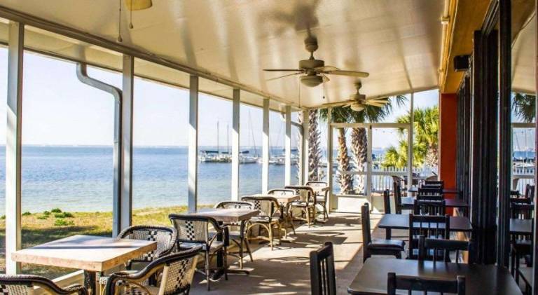 Quality Inn & Suites Gulf Breeze Bayside near Pensacola Beach — photo 2