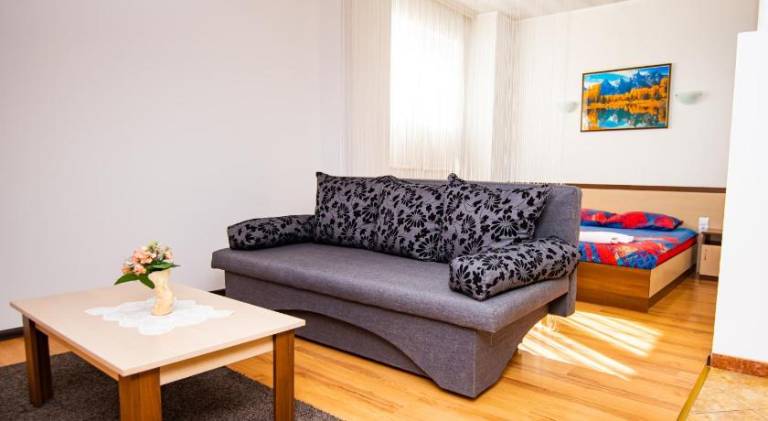 Serviced apartment with terrace, BBQ & yard — photo 2